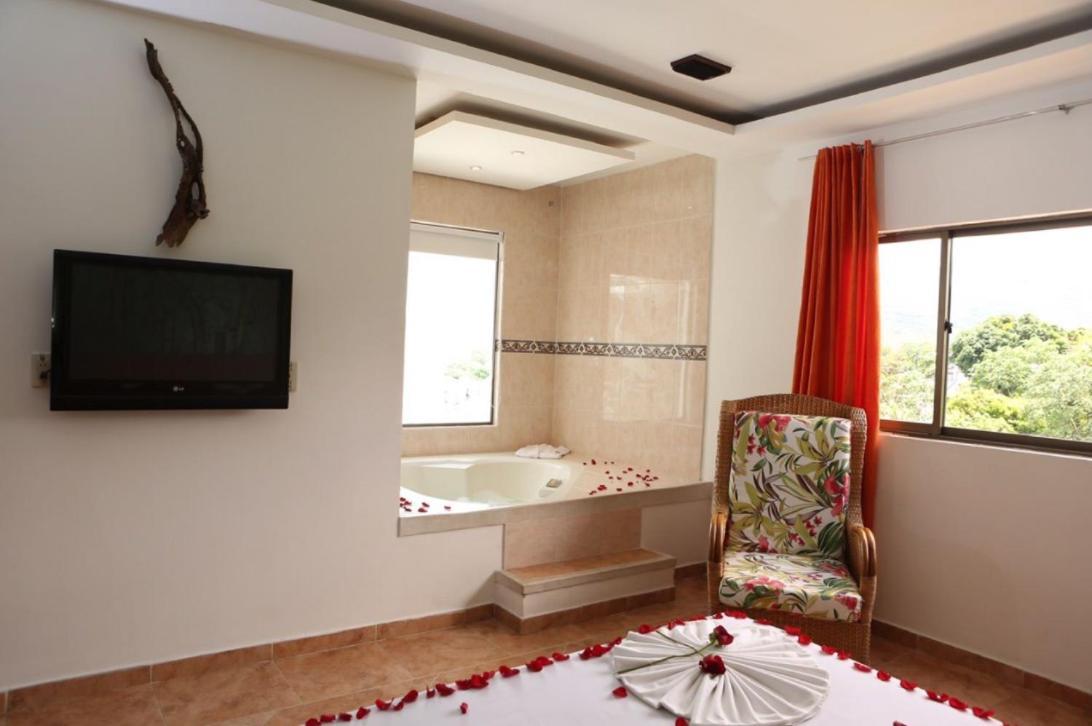 Hotel Anamichu Suites ميلغار المظهر الخارجي الصورة